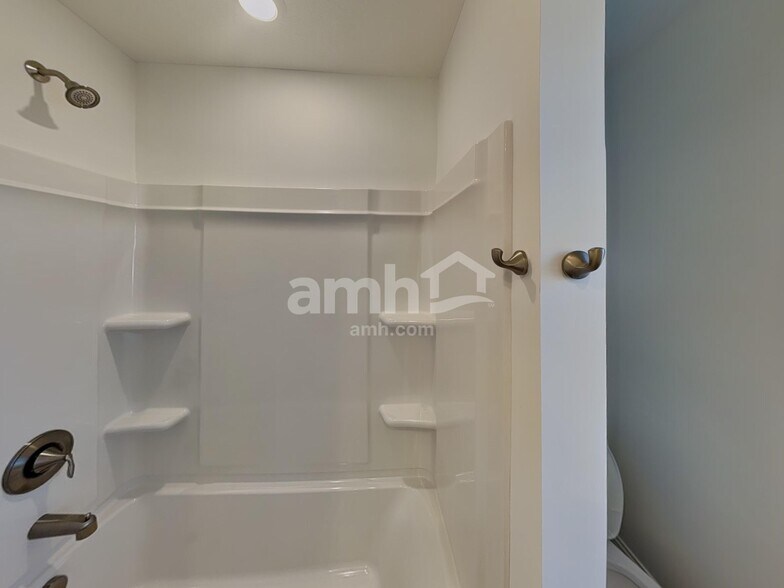 Building Photo - 206 Kramer Mills Dr