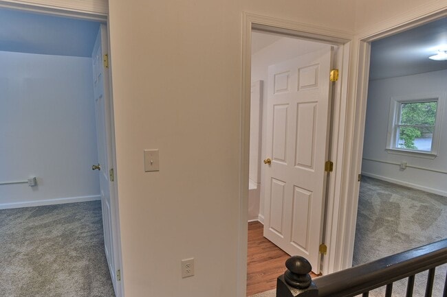 Building Photo - 3 Bedroom with Parking on Berryhill