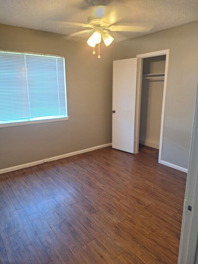 Building Photo - 2x1 Less Than $933 Big Yard, Pets OK