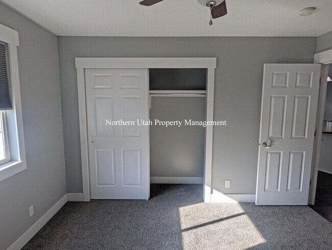 Building Photo - 6 Bed 3 Bath Home with Everything!