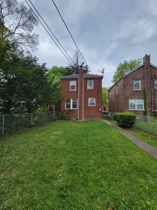 Building Photo - 10529 S Eberhart Ave