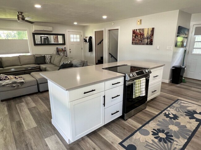 Building Photo - 2322 Fifth St