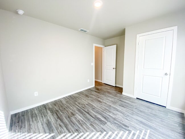 Building Photo - Adorable, 3/2/1 duplex in North Lubbock!