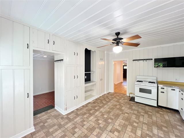 Building Photo - 5314 Stoneleigh Ave