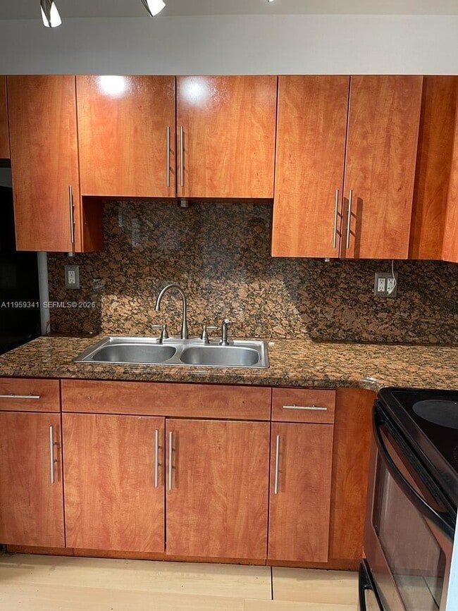 Building Photo - 1500 NE 127th St