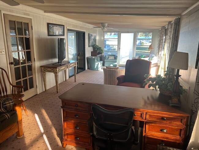 Building Photo - 500 Robin Ln