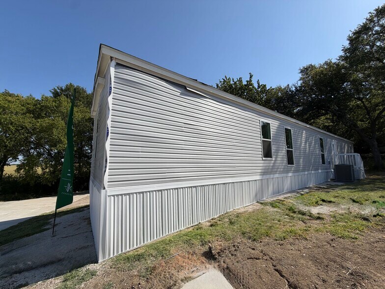 Building Photo - 709 N Collins Fwy