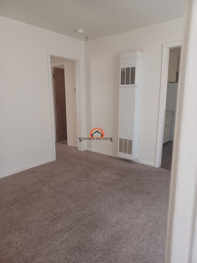 Building Photo - Cute 2 bedroom 1 bathroom home.