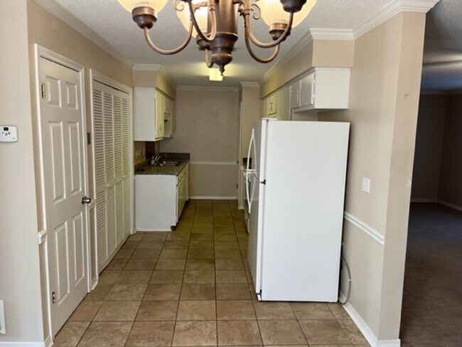 Building Photo - 3/2 Townhouse near USA! GATED! Students Welcome!