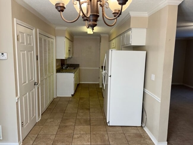 Building Photo - AVIALABLE NOW! GATED COMMUNITY! NEAR USA C...