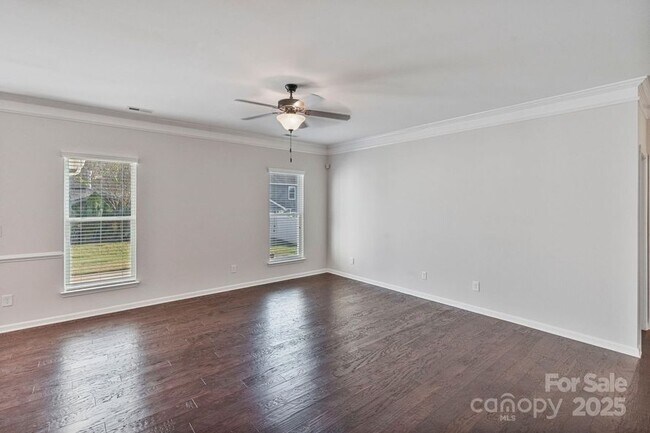 Building Photo - 2076 Waverly Ct