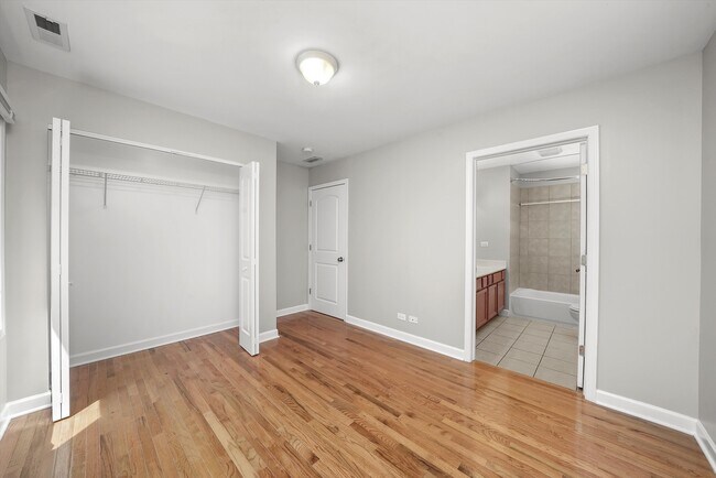 Building Photo - 3423 Ridgeland-301