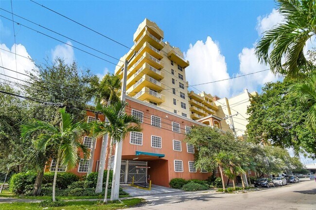 Building Photo - 215 SW 42nd Ave