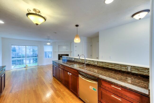 Building Photo - 38 Johnson St