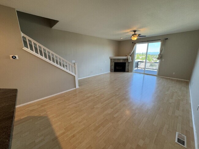 Building Photo - 3 Story Townhome in West Linn.