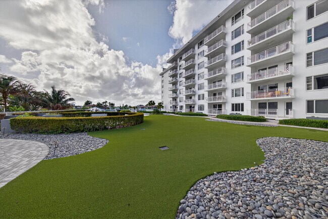 Building Photo - 3114 S Ocean Blvd