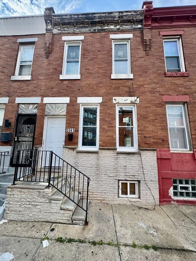 Building Photo - Spacious 3-Bedroom Home with Modern Amenit...