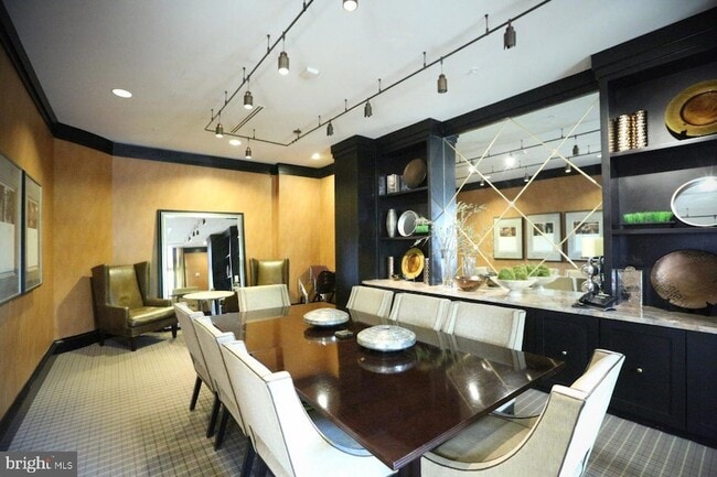 Building Photo - 8220 Crestwood Heights Dr