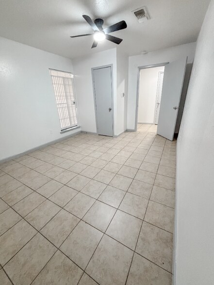 Building Photo - 6827 Chasewood Dr