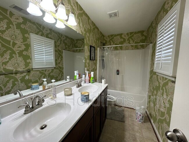 Building Photo - 5210 Moreland St