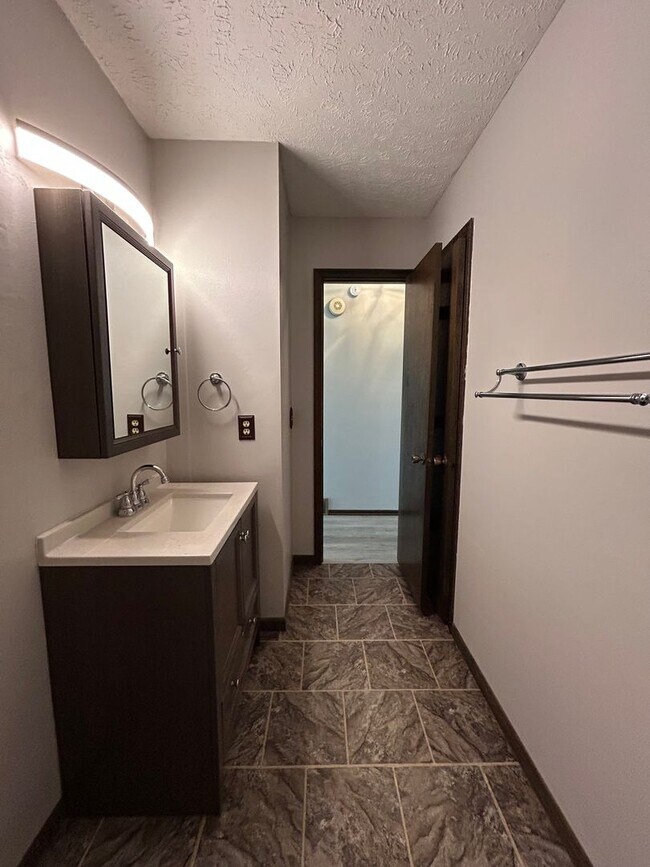 Building Photo - Spacious 3-Bedroom, 1-Bath Home with Garage & Basement in La Vista