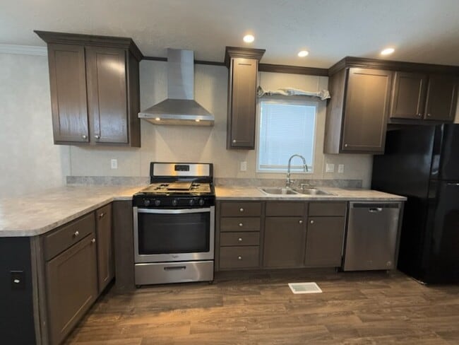Building Photo - 38064 Leverette Ave