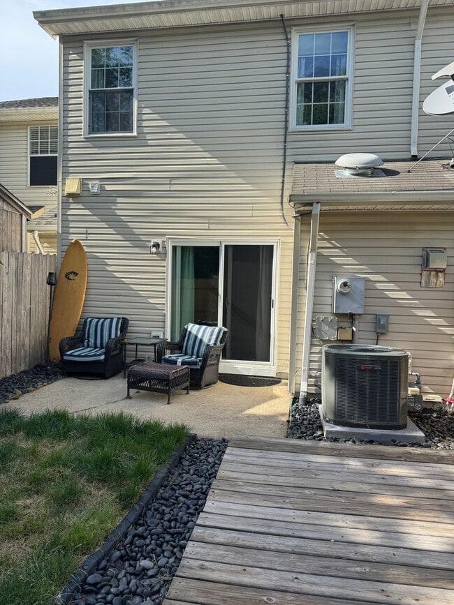 Building Photo - WELCOME HOME to your Beautifully updated townhome.