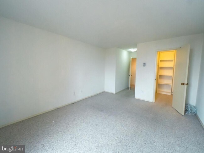 Building Photo - 6100 Westchester Park Dr