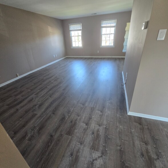 Building Photo - 589 Wrensong Rd