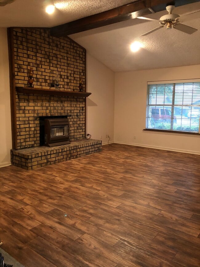 Building Photo - 309 Woodhaven Dr