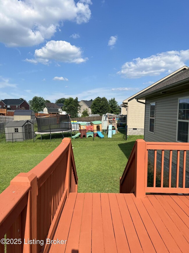Building Photo - 220 Meadowcrest Dr