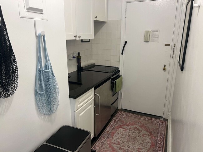 Building Photo - 310 E 44th St