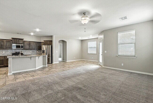 Building Photo - 12360 Desert Path Ct