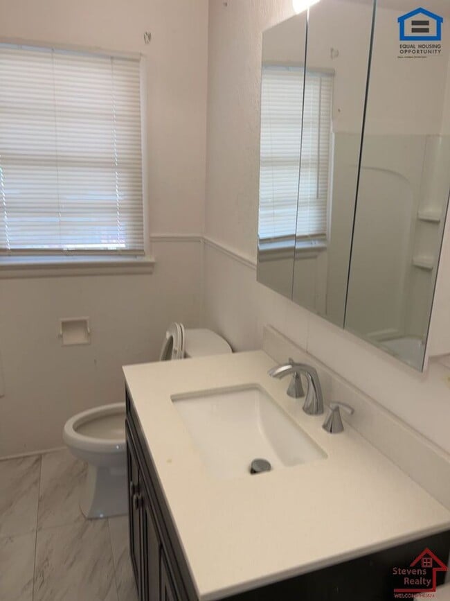 Building Photo - 2811 NW 21st Pl