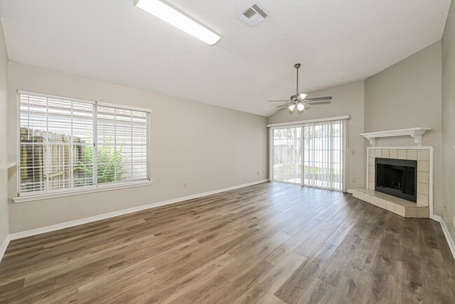 Building Photo - 7737 Manassas Ct E