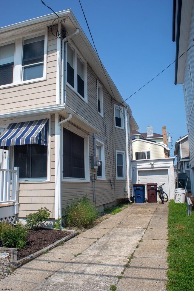 Building Photo - 115 N Richards Ave