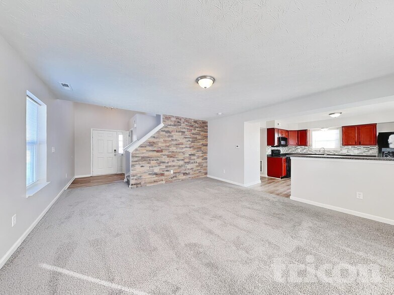 Building Photo - 561 Grassy Bend Dr