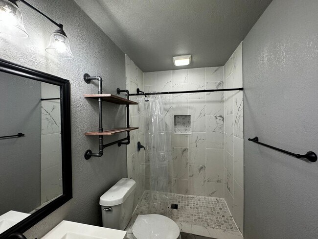 Building Photo - BUENA VISTA