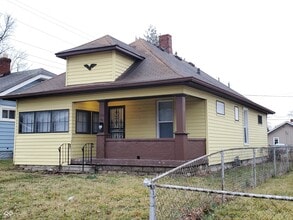 Building Photo - 350 S Oxford St