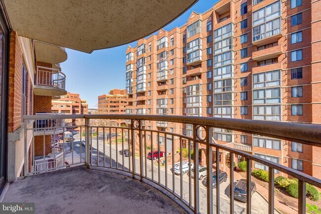 Building Photo - 1200 Braddock Pl