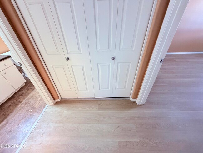 Building Photo - 1295 N Ash St