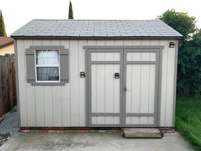 Building Photo - 911 Shelduck Ct