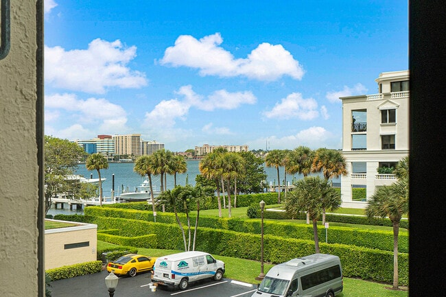 Building Photo - 150 Bradley Pl