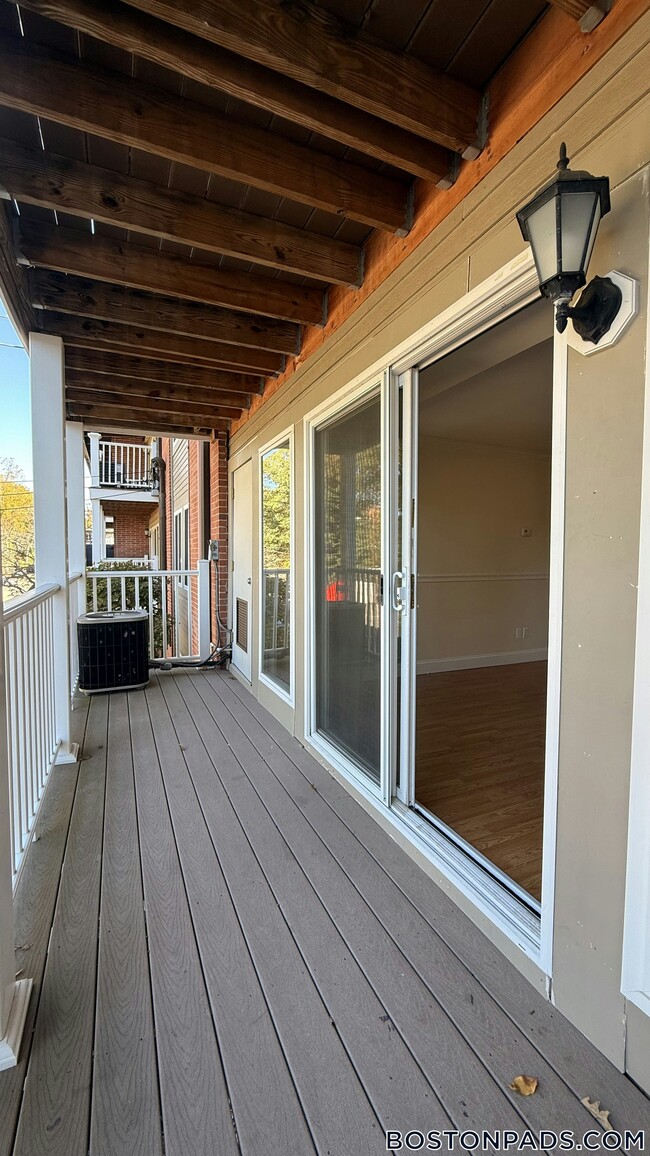 Building Photo - 12 Westgate Dr