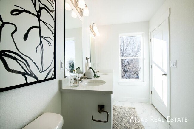 Building Photo - 3645 Verde Dr