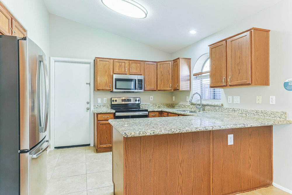 Building Photo - 672 E Lovegrass Dr