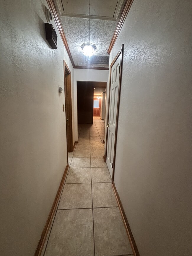 Building Photo - 106 Darteze Dr