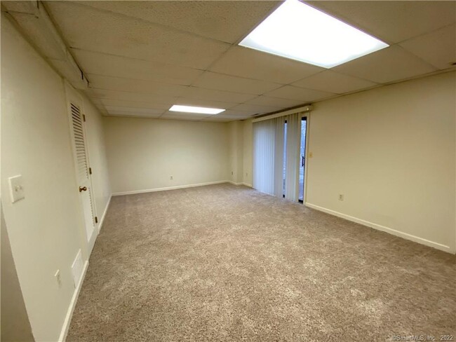 Building Photo - 2401 Mill Pond Dr