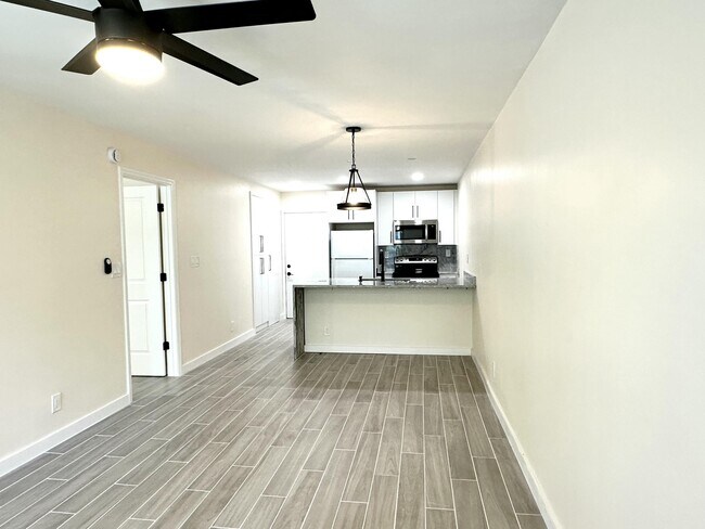 Building Photo - 2771 Riverside Dr