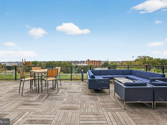 Building Photo - 900 11th St SE